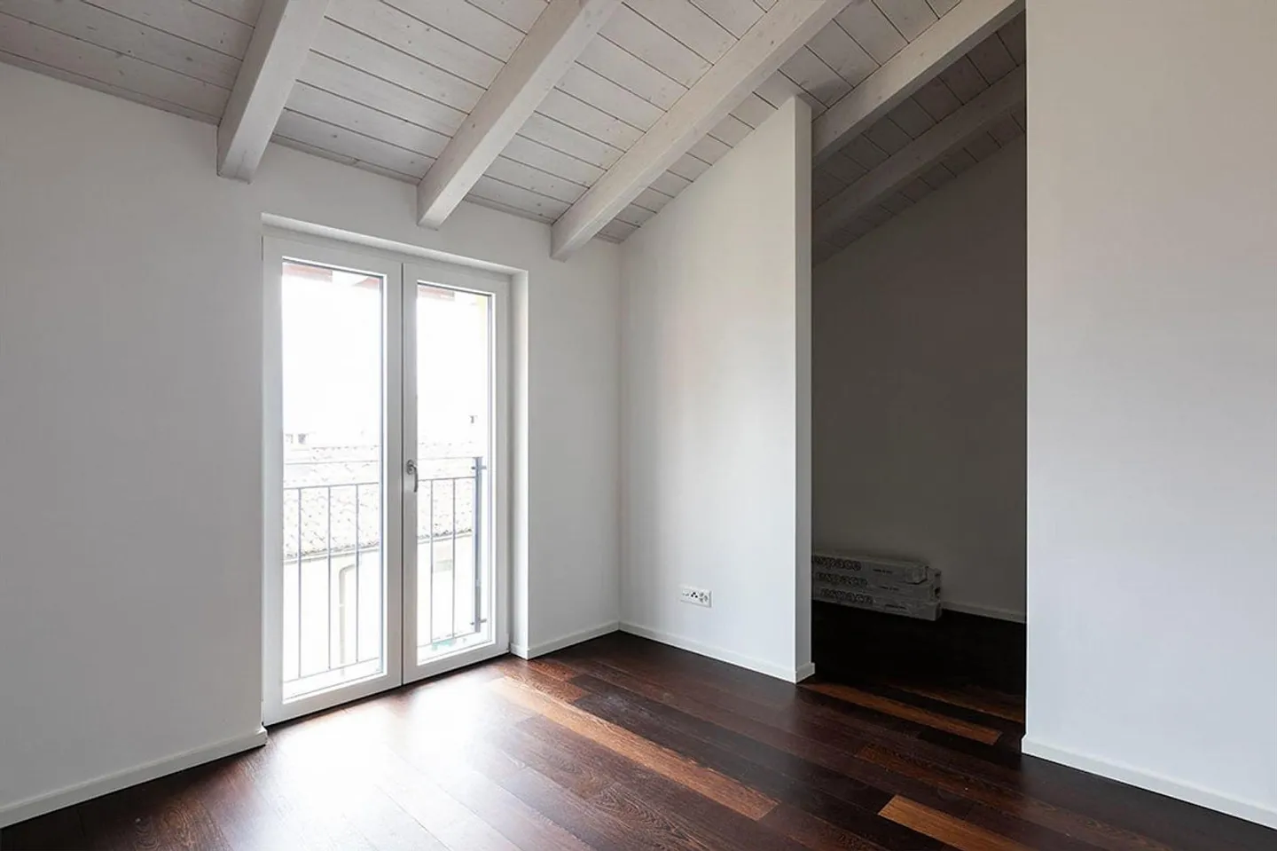 4.5-ROOM ATTIC FOR ASSIGNMENT IN NOVAZZANO - Photo 6 of 8