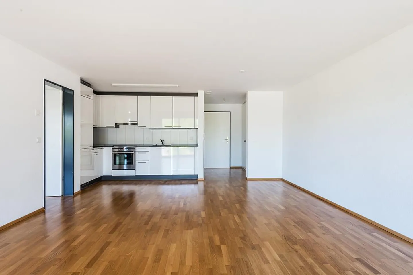 Modern apartment near the lake! - Photo 2 of 9