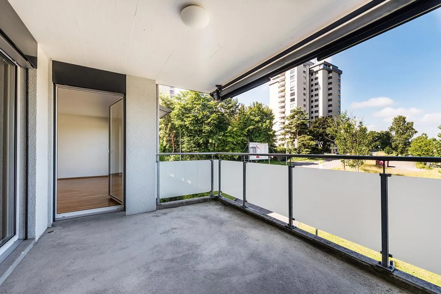 Modern apartment near the lake! - Photo 4 of 9