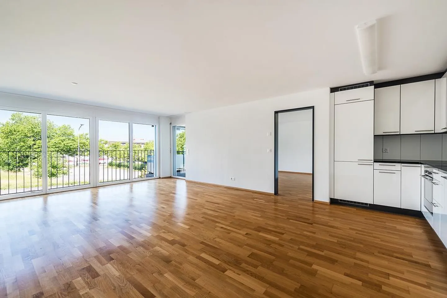 Modern apartment near the lake! - Photo 5 of 9