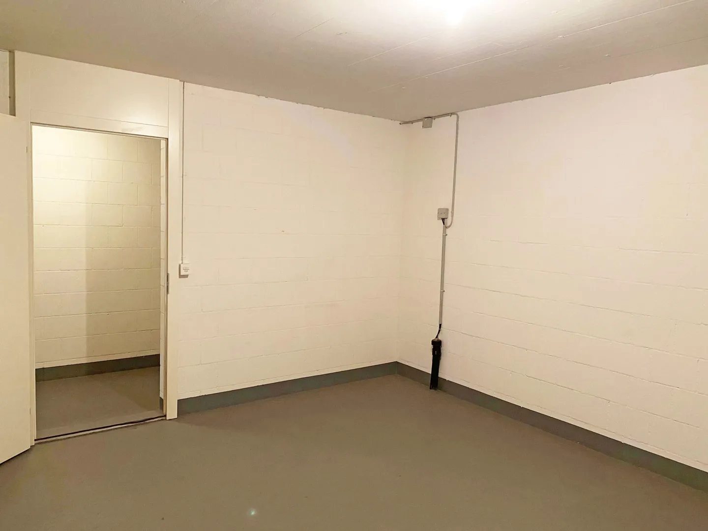 Spacious storage, craft, or hobby room - Photo 3 of 3