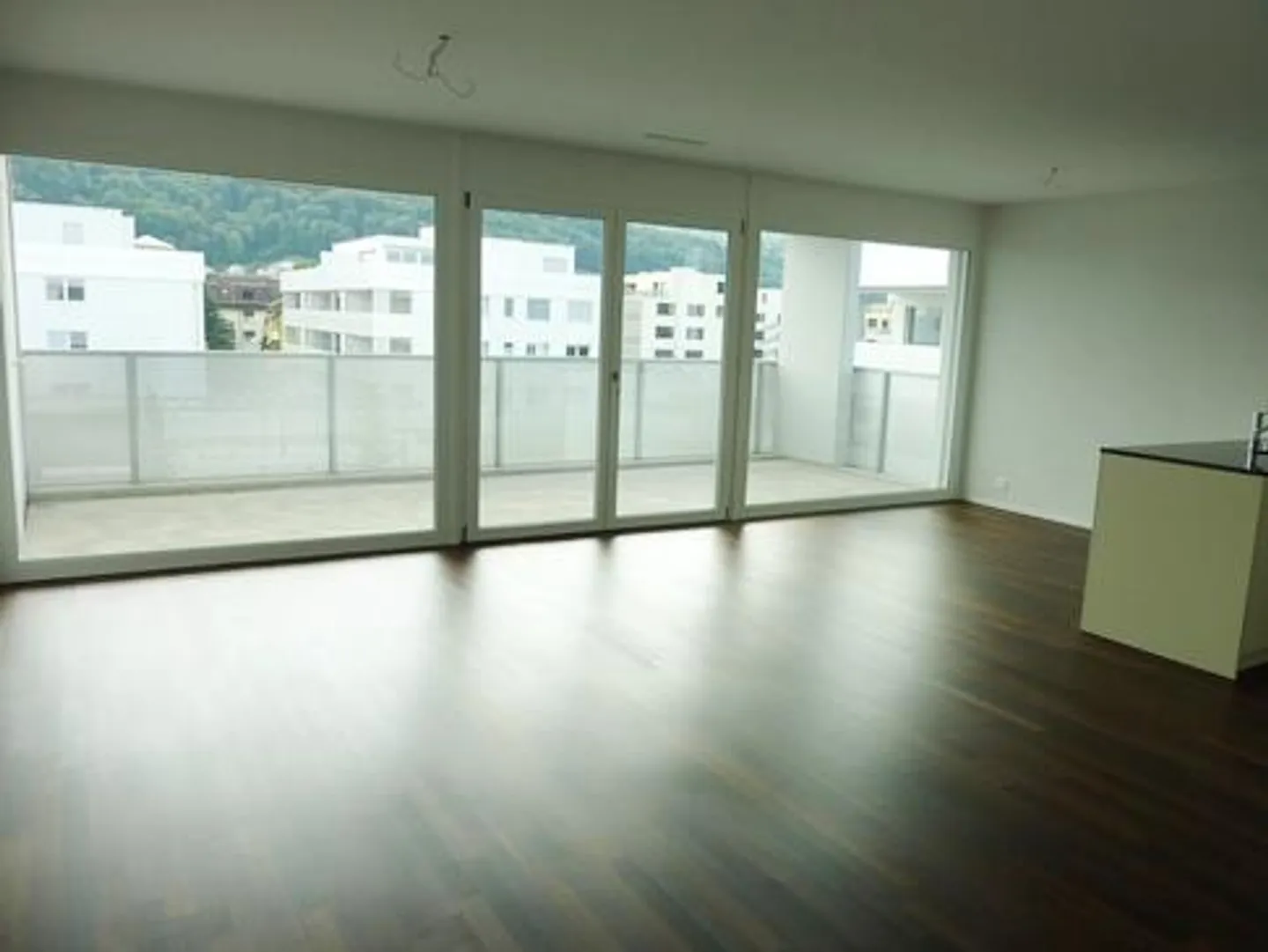 Top-modern and bright apartment in beautiful Greenpark - Photo 2 of 5