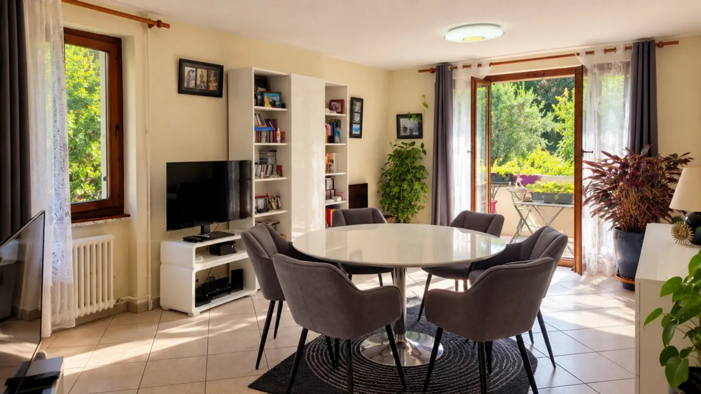 Geräumige 4-Zimmer-Wohnung mit Garten - Foto 1 von 6