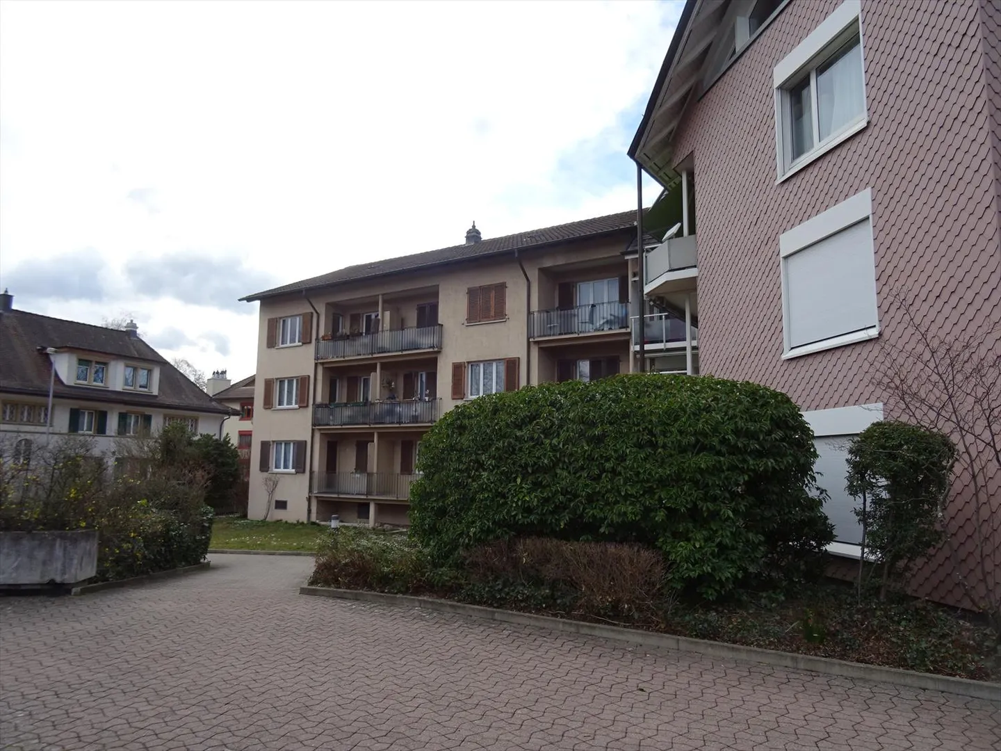 «Ein zweiter Einstellplatz kann zu einem halben Mietpreis angemietet werden!» - Foto 1 von 1