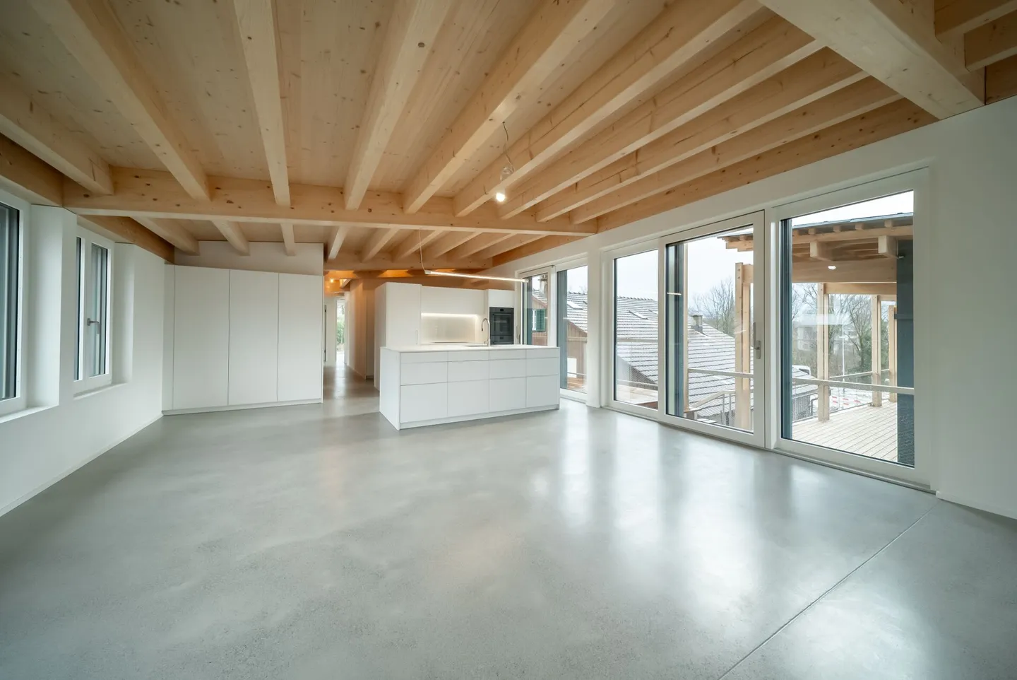 Helle Wohnung mit modernem Design - Foto 2 von 10