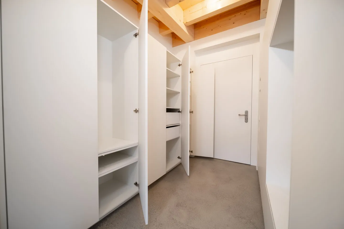 Helle Wohnung mit modernem Design - Foto 9 von 10