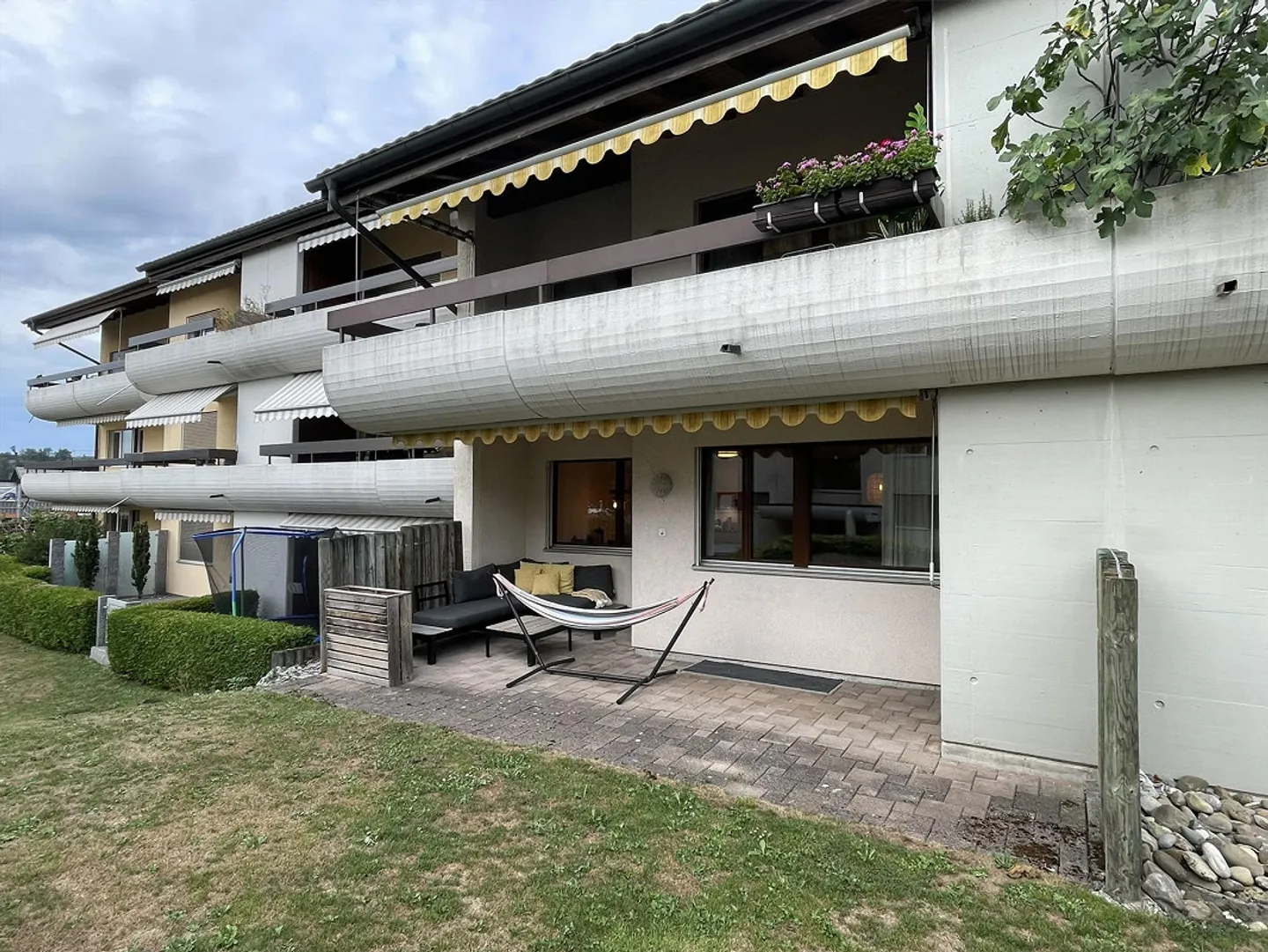 4½ Zimmer-Erdgeschoss-Wohnung mit angrenzender Grünfläche - Foto 1 von 10