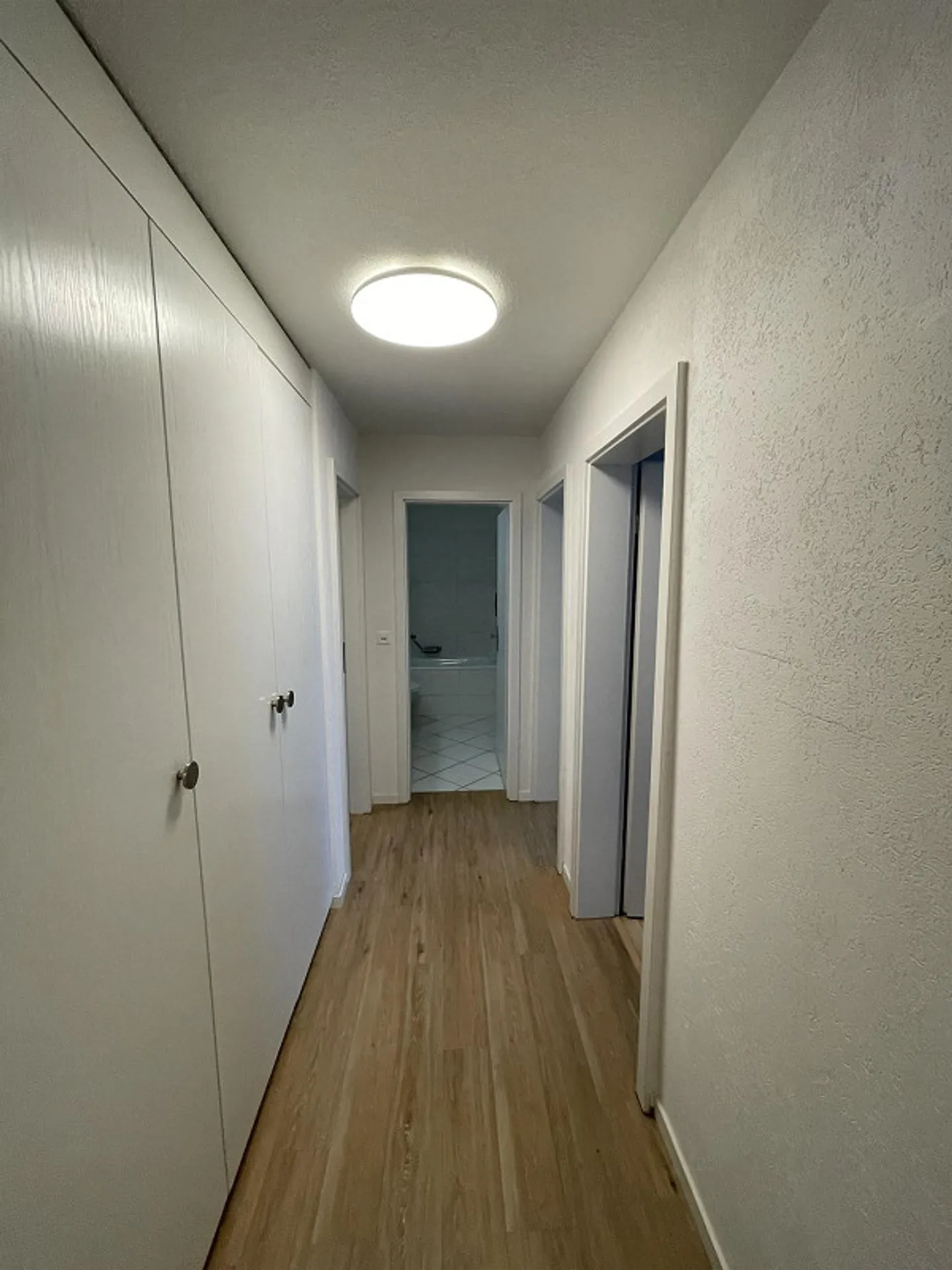 4½ Zimmer-Erdgeschoss-Wohnung mit angrenzender Grünfläche - Foto 8 von 10