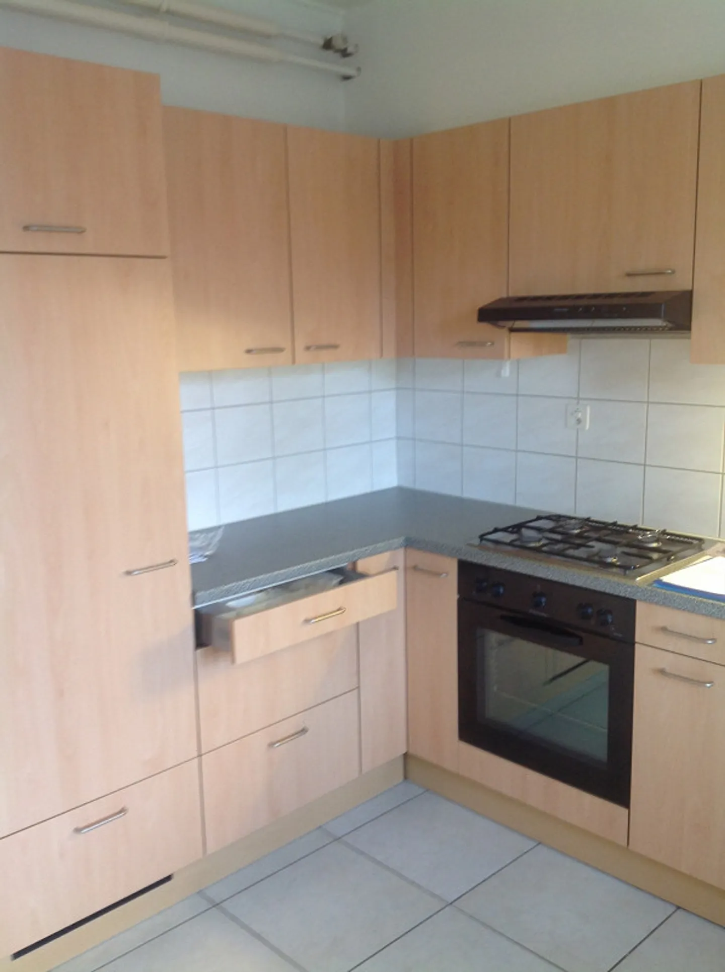 Beautiful central 3-room apartment with living kitchen and sunny balcony - Photo 8 of 10