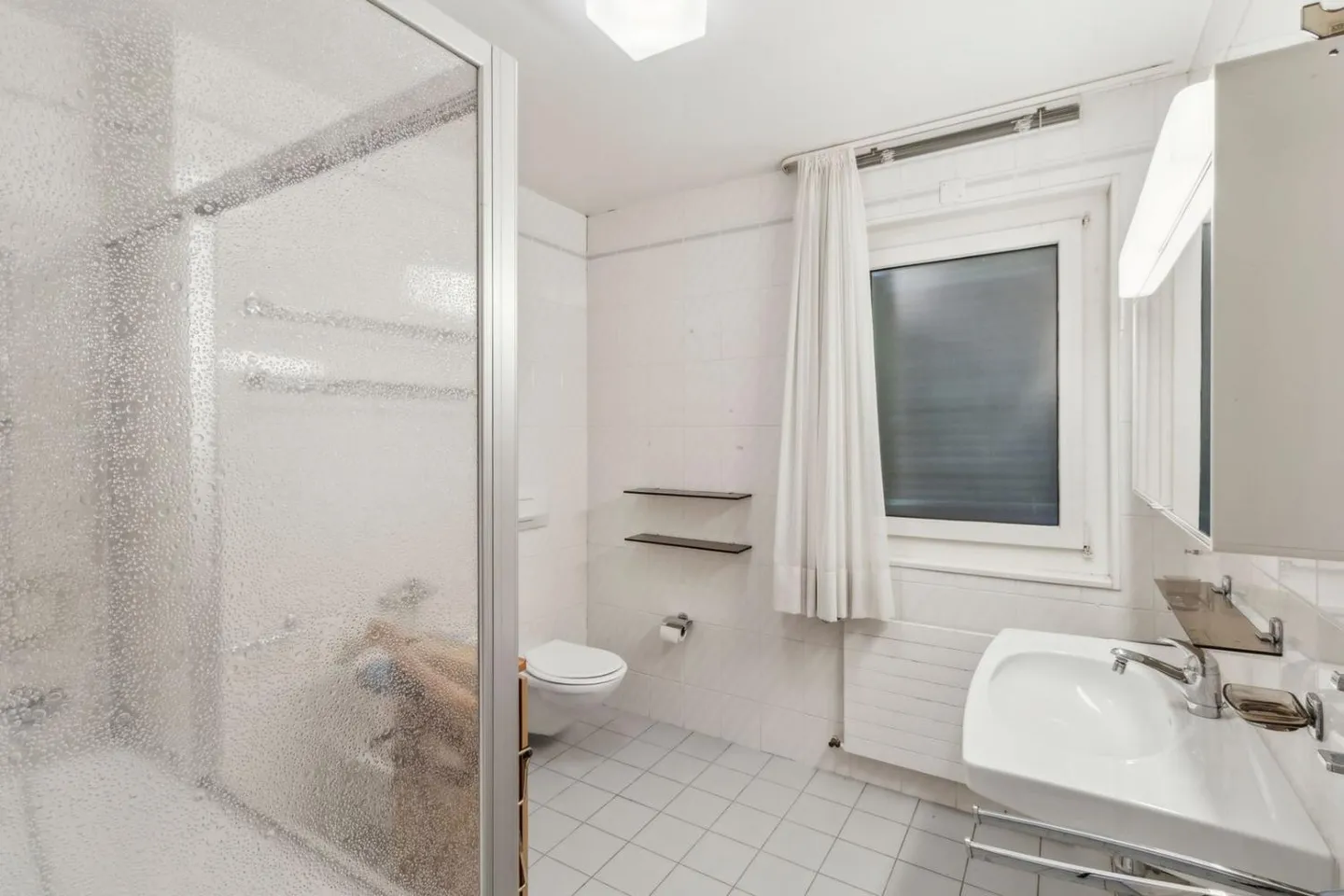 Spacious 5.5 room apartment - Close to the Golf of Lausanne - Photo 9 of 10