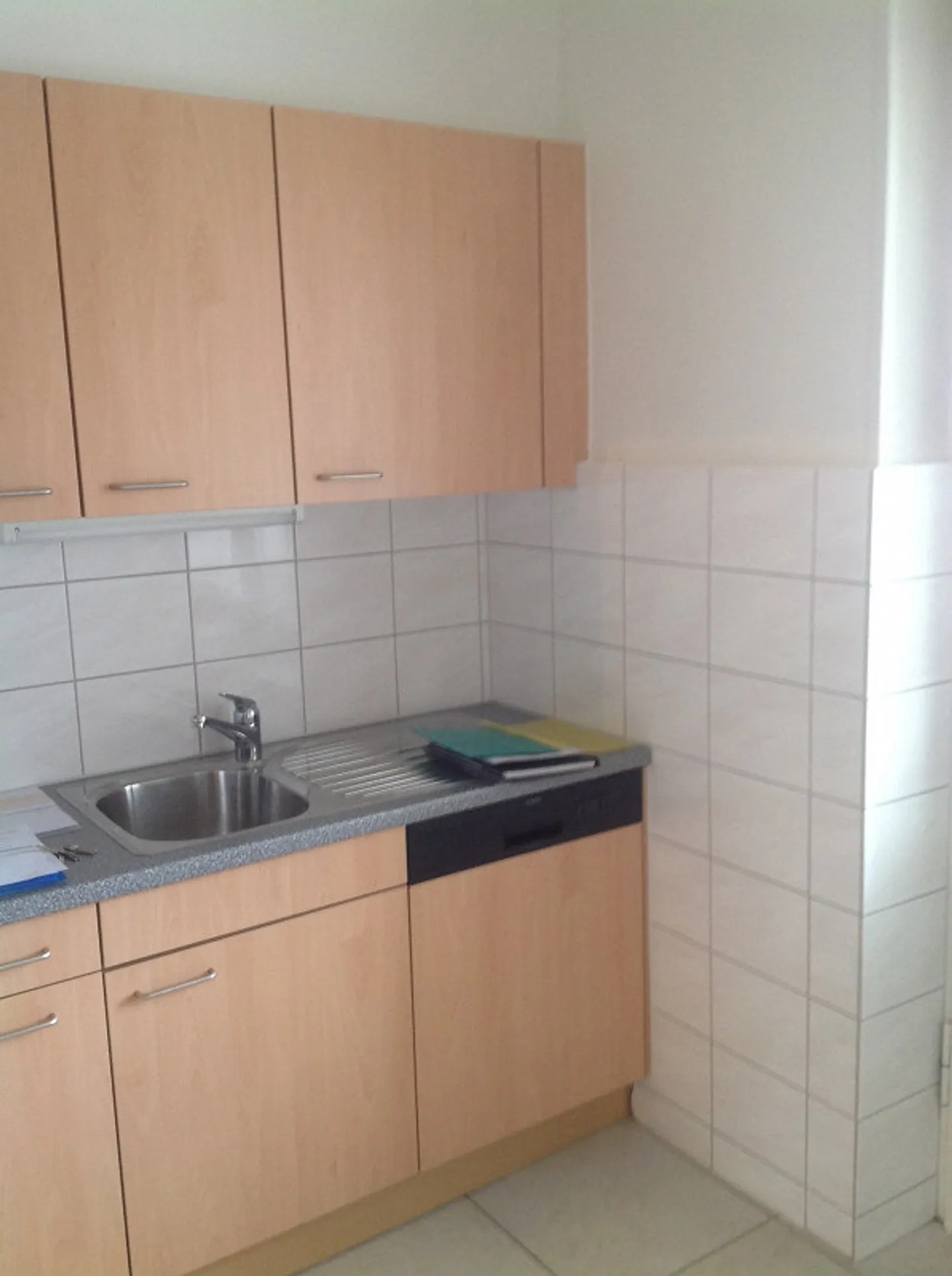 Beautiful central 3-room apartment with living kitchen and sunny balcony - Photo 9 of 10