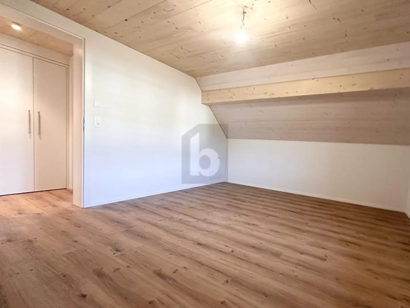 ERSTBEZUG MIT 5 M RAUMHÖHE - Foto 5 di 6