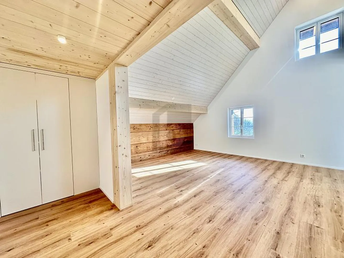 ERSTBEZUG MIT 5 M RAUMHÖHE - Foto 4 di 6