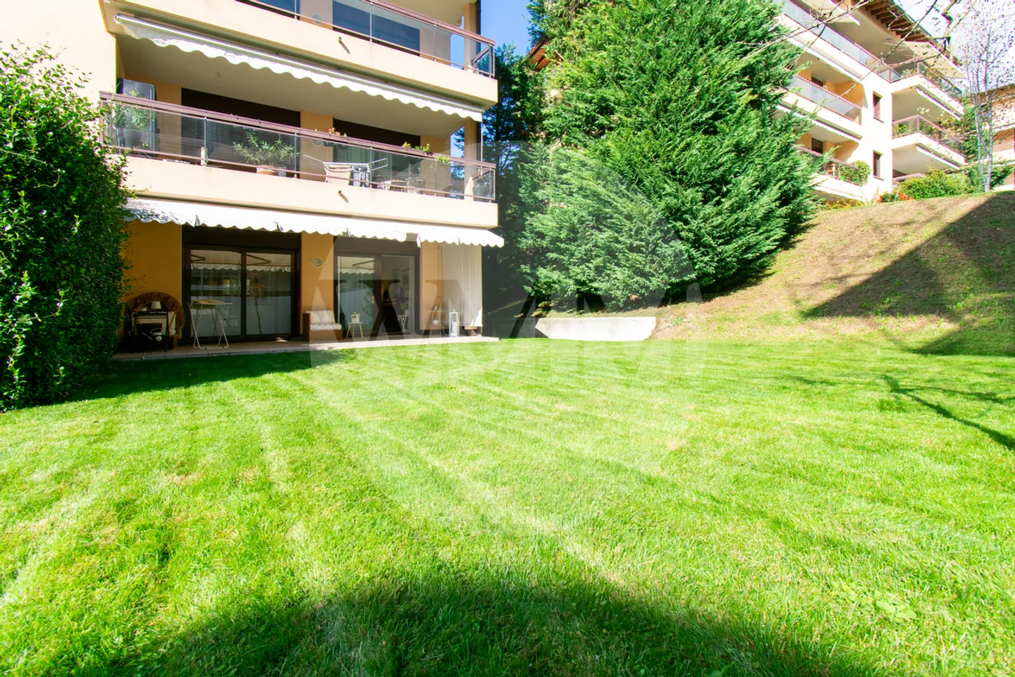 LARGE 3.5-ROOM APARTMENT WITH GARDEN - Photo 14 of 15