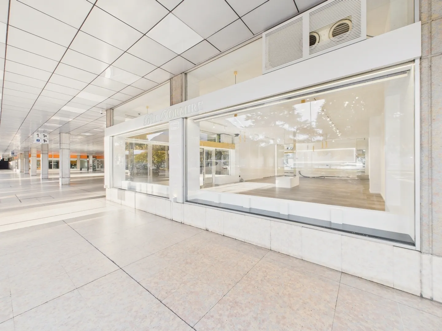 Eccellente locale commerciale nel cuore di Lugano, Canton Ticino - Foto 1 di 12