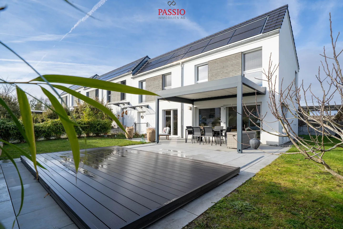 4,5-Zimmer Reiheneckhaus mit Pool & hochwertigem Ausbau in Seenähe - Foto 1 von 32