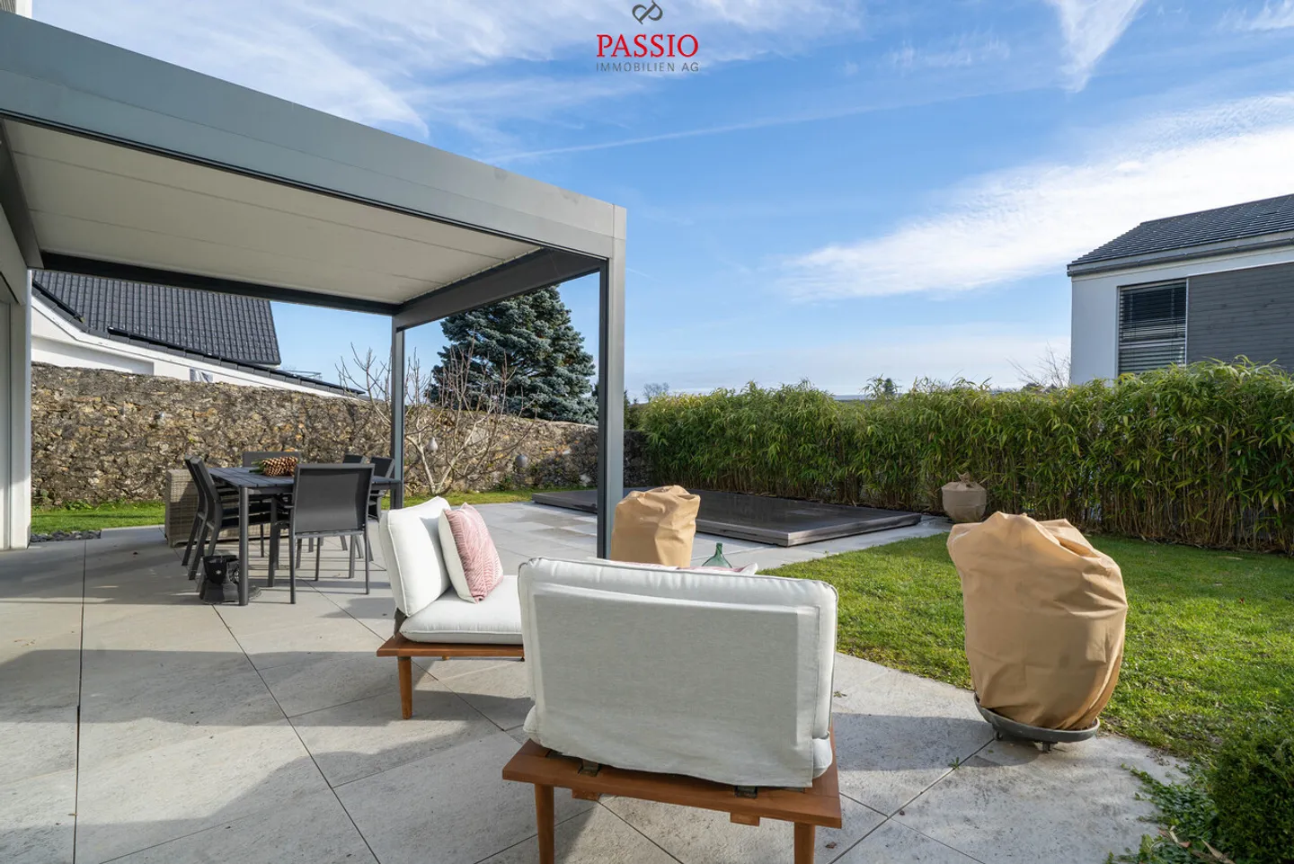 4,5-Zimmer Reiheneckhaus mit Pool & hochwertigem Ausbau in Seenähe - Foto 2 von 32