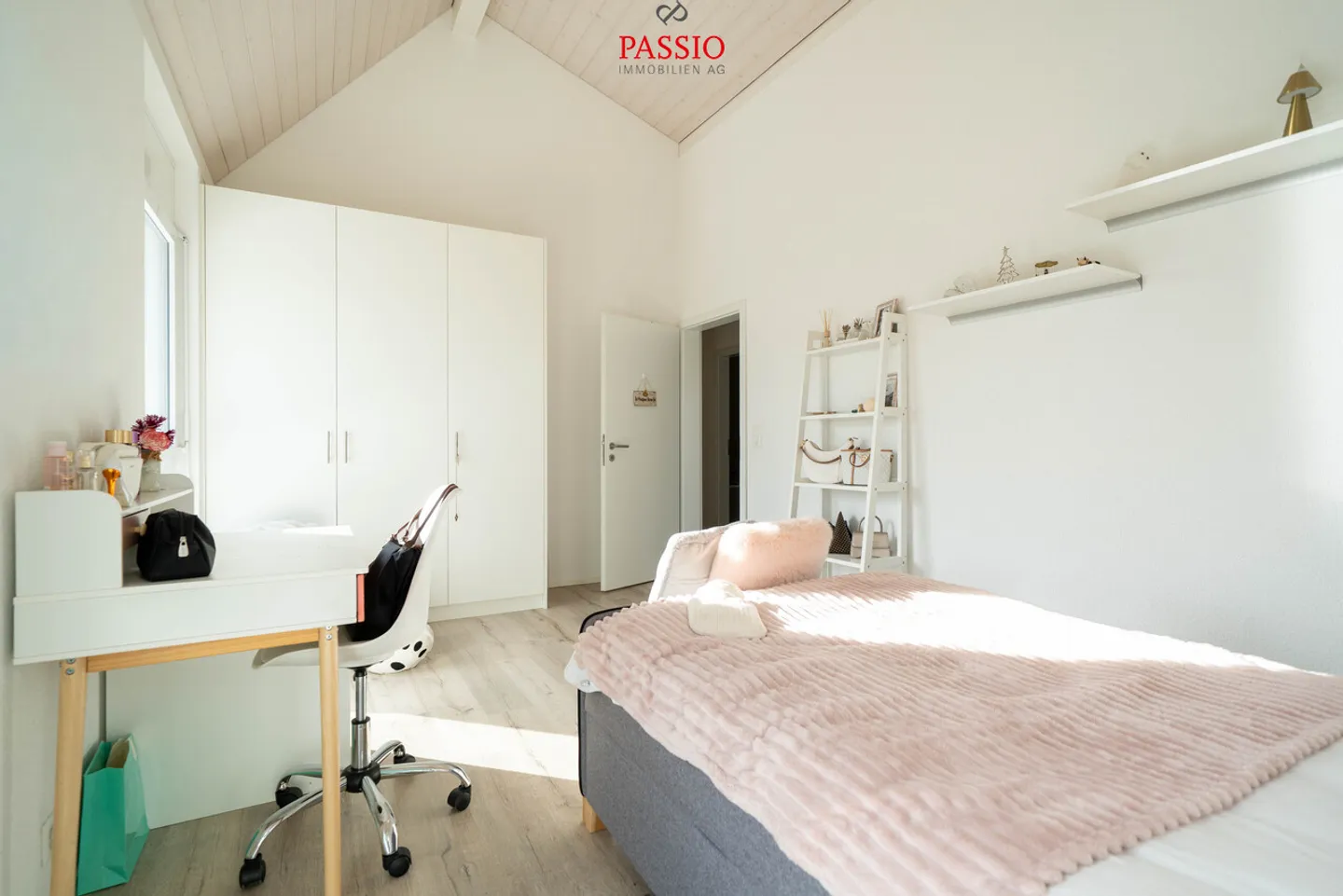 4,5-Zimmer Reiheneckhaus mit Pool & hochwertigem Ausbau in Seenähe - Foto 25 von 32