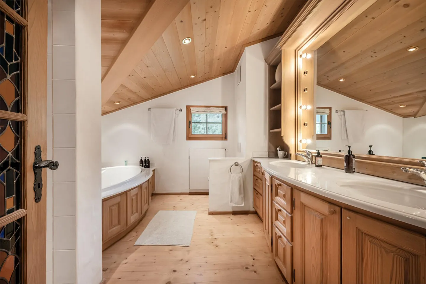 La tua esclusiva seconda casa vicino al centro di Gstaad - Foto 10 di 18