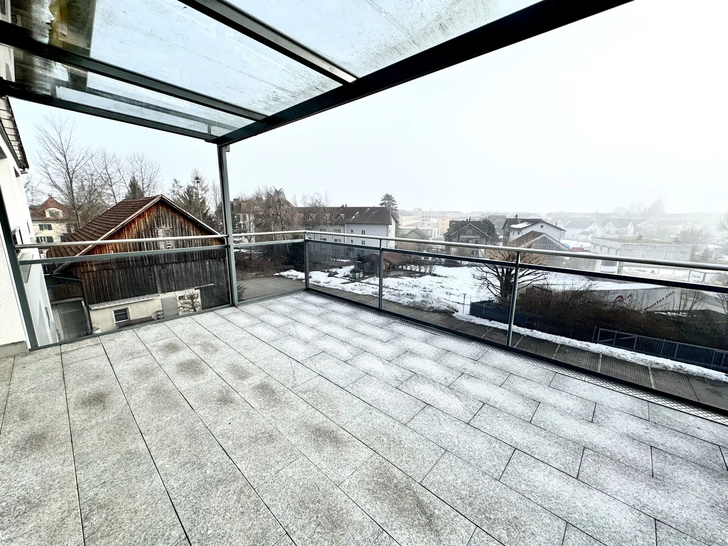 Appartamento mansardato di 4,5 stanze a Tuggen - Foto 8 di 11