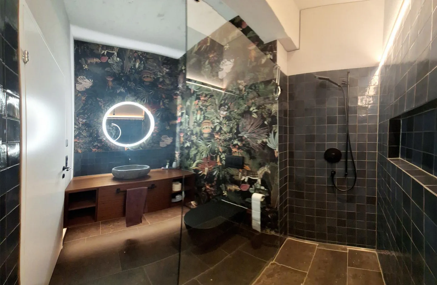 Live like in an eagle's nest in a quiet location with a wide view - Photo 8 of 8