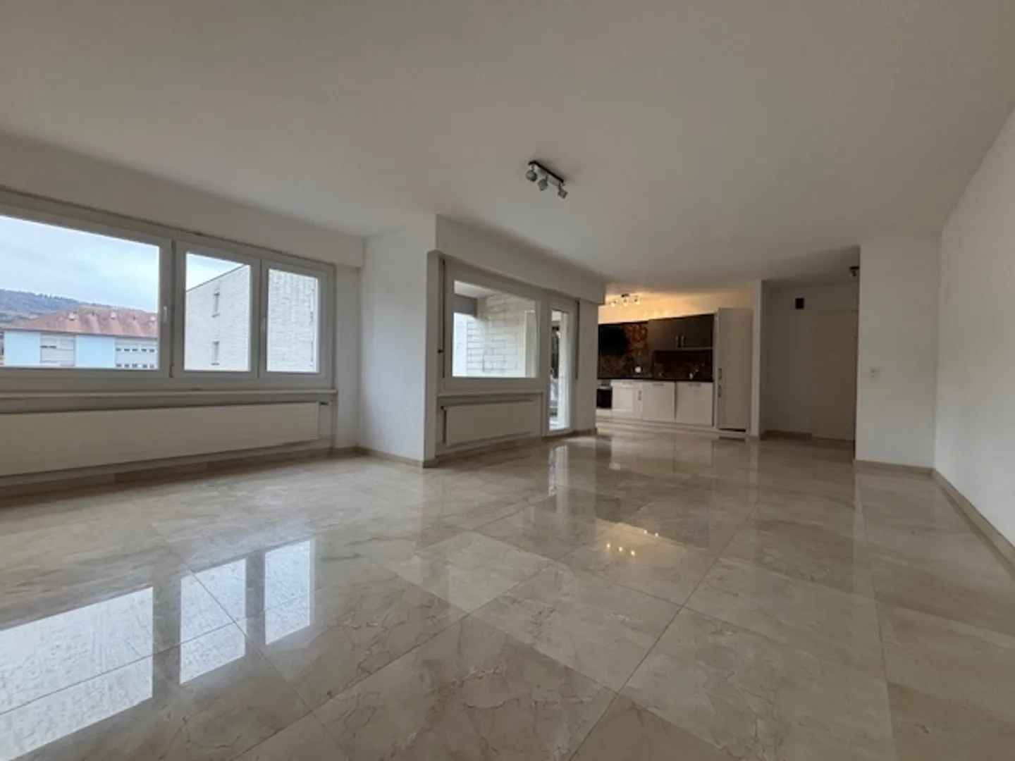 Appartamento luminoso 4,5 locali - Foto 2 di 11