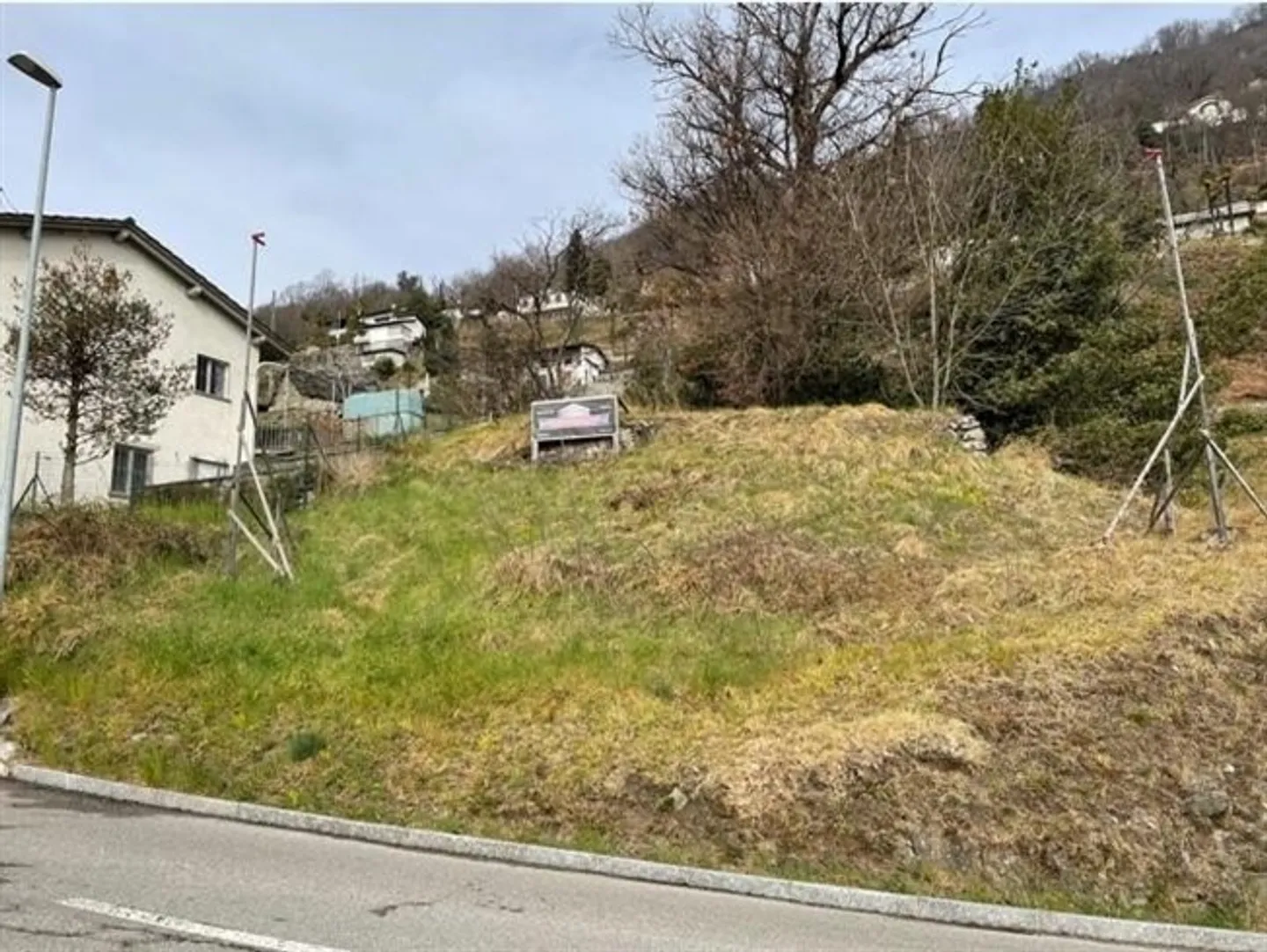 TERRENO EDIFICABILE R2 CON PROGETTO APPROVATO PER VILLA MONOFAMILIARE - Foto 2 di 8