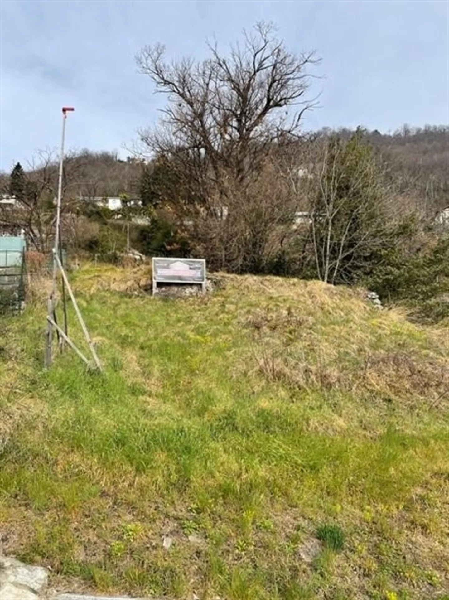 TERRENO EDIFICABILE R2 CON PROGETTO APPROVATO PER VILLA MONOFAMILIARE - Foto 3 di 8