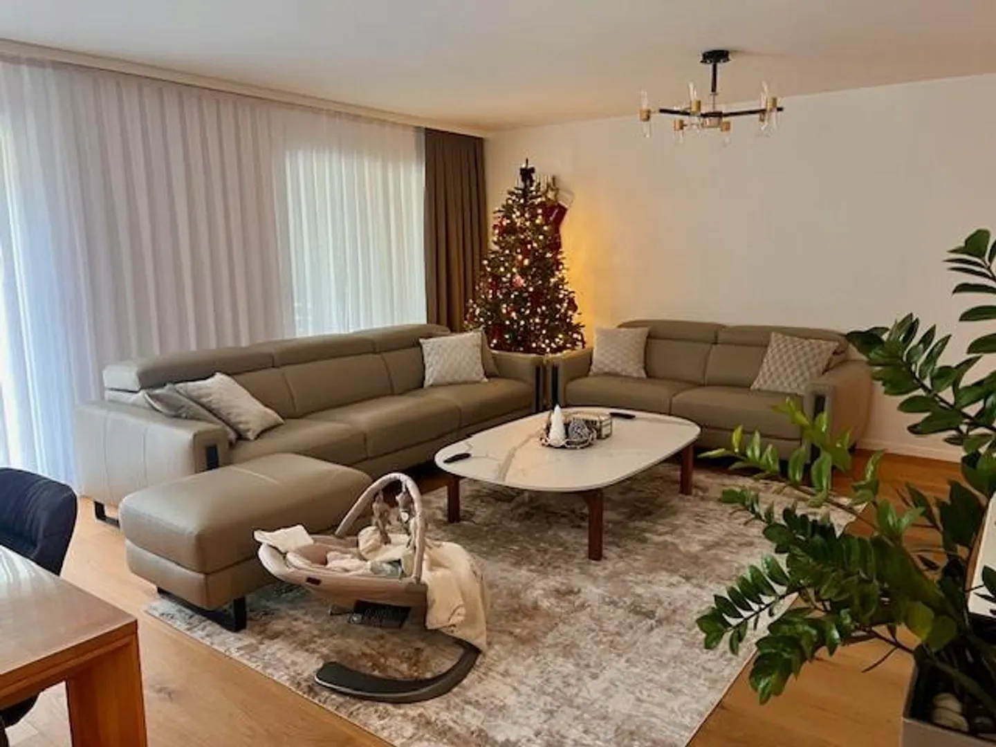 Appartamento con giardino 4,5 locali in posizione centrale a Brunnen SZ - Foto 2 di 13