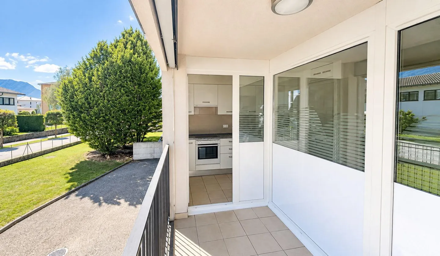 Helle Wohnung mit schöner Terrasse in einer praktischen und strategischen Lage - Foto 8 von 9