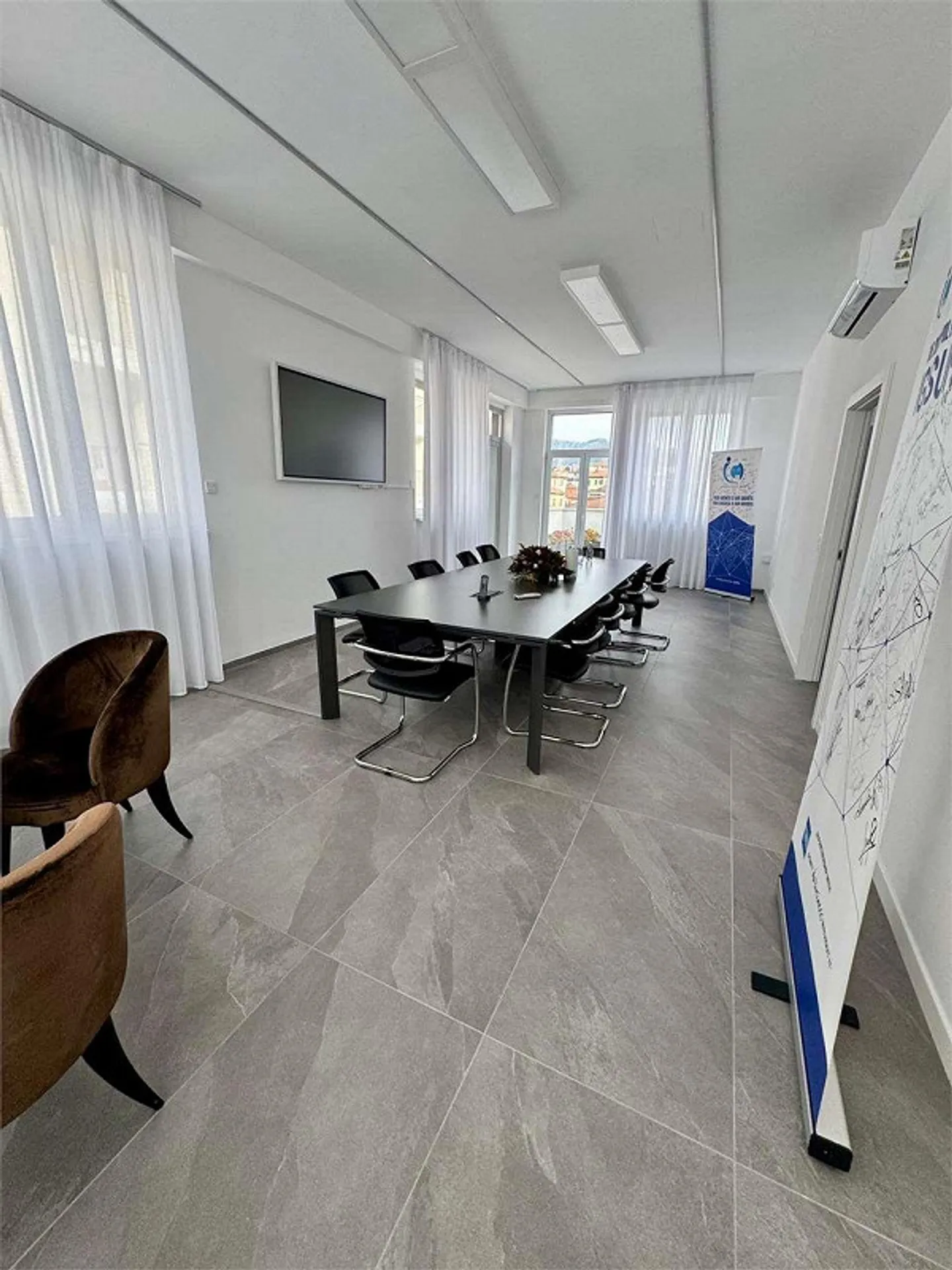 Ufficio moderno al primo piano a Chiasso - Foto 9 di 11