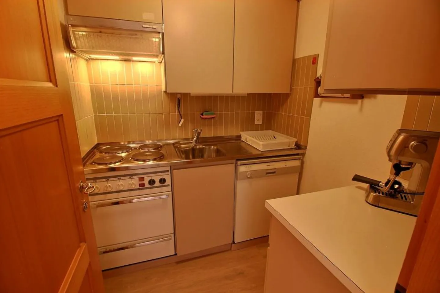 Appartement en location hebdomadaire dans la zone piétonne de la place du village - Photo 4 sur 13
