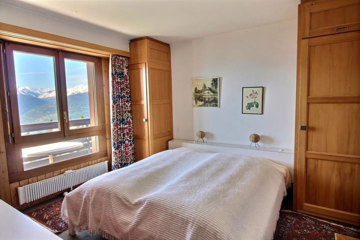 Appartement en location hebdomadaire dans la zone piétonne de la place du village - Photo 6 sur 13