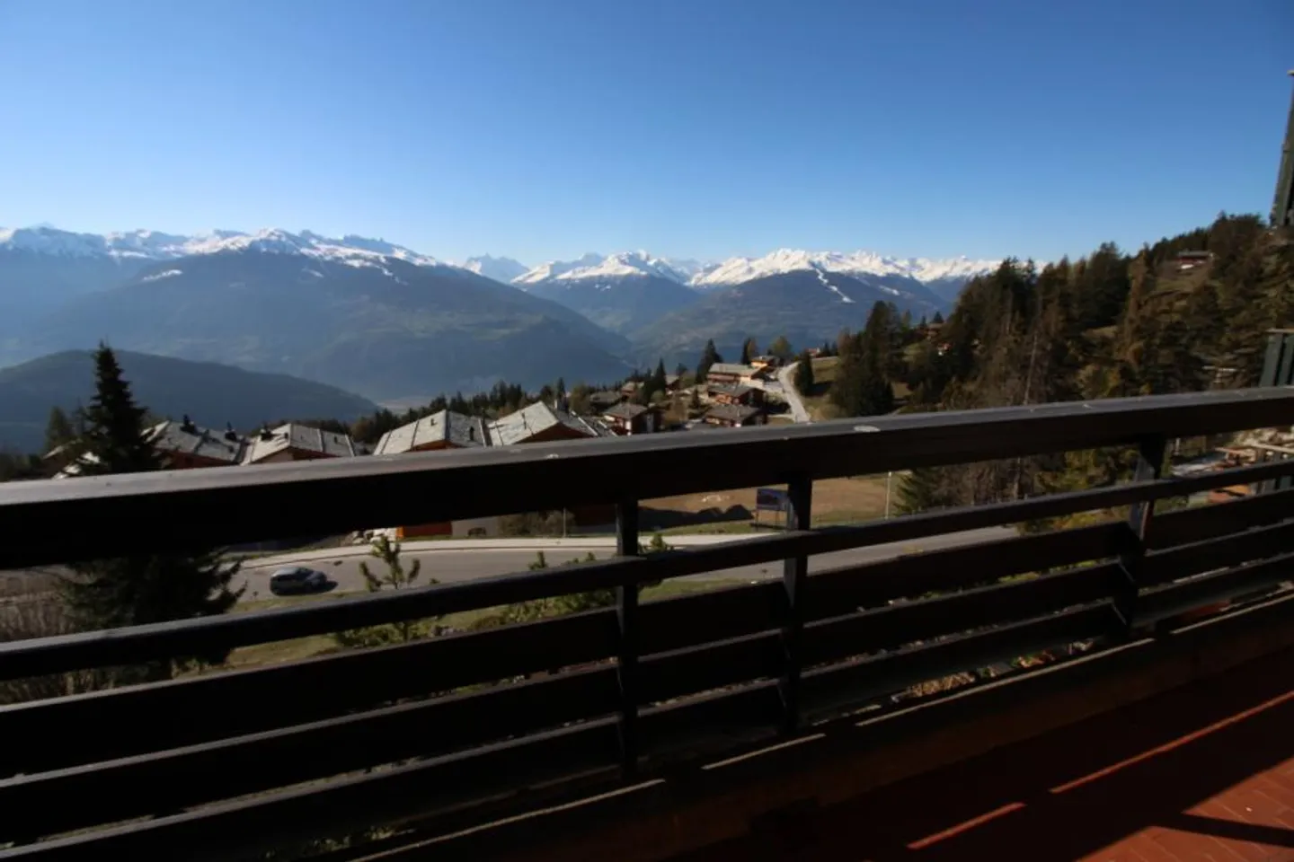 Appartement en location hebdomadaire dans la zone piétonne de la place du village - Photo 8 sur 13