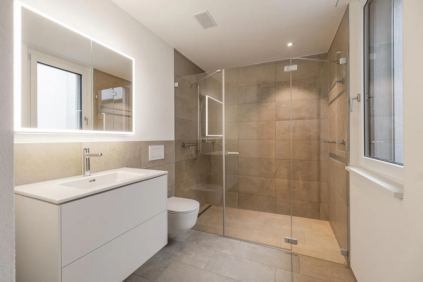 Maison individuelle en rangée familiale dans un emplacement de choix ! - Photo 6 sur 13