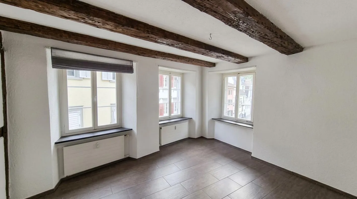 4-Room Apartment with Lake View - Photo 6 of 11