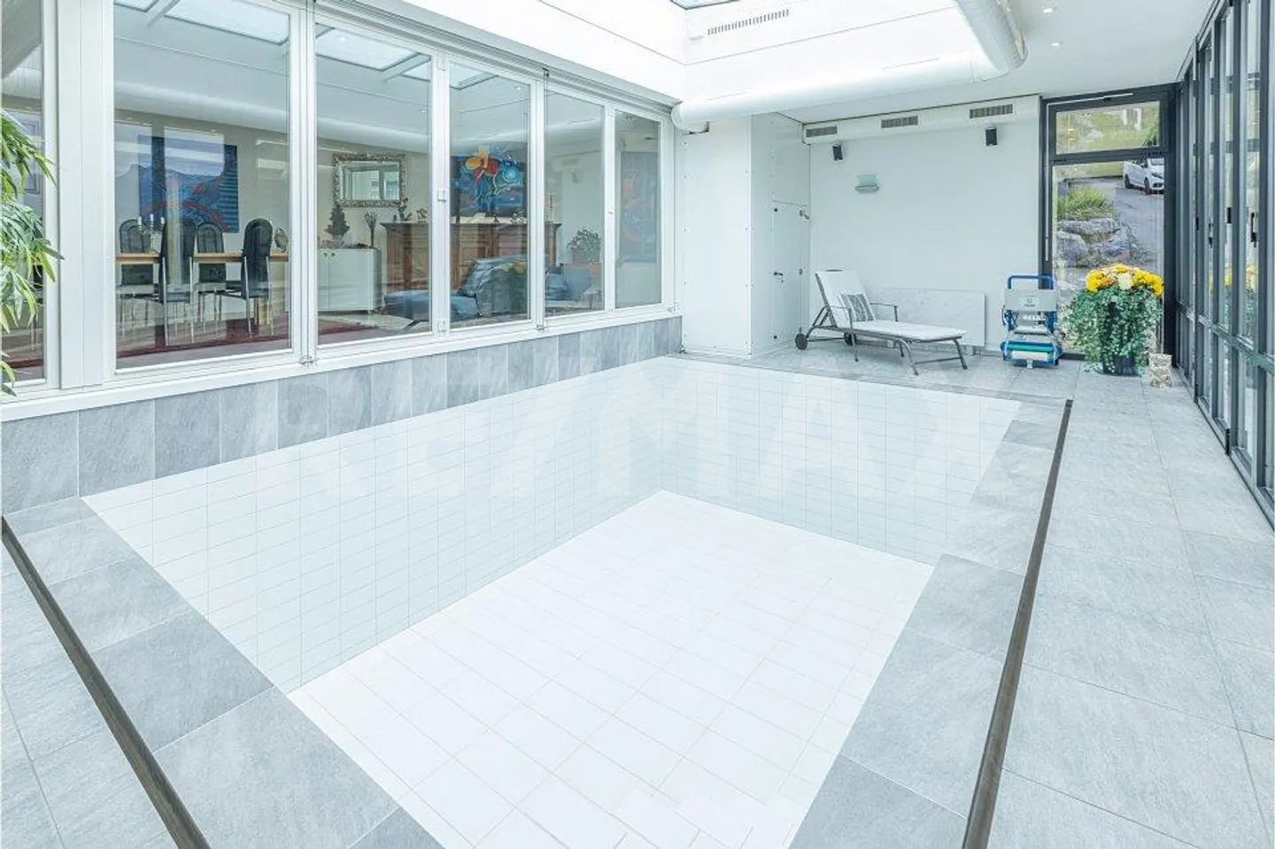 Eagle's Nest, 7-Room Villa with Panoramic View, Winter Garden & Indoor Pool, 220 m² NWF, Schwyz (SZ) - Photo 13 of 13