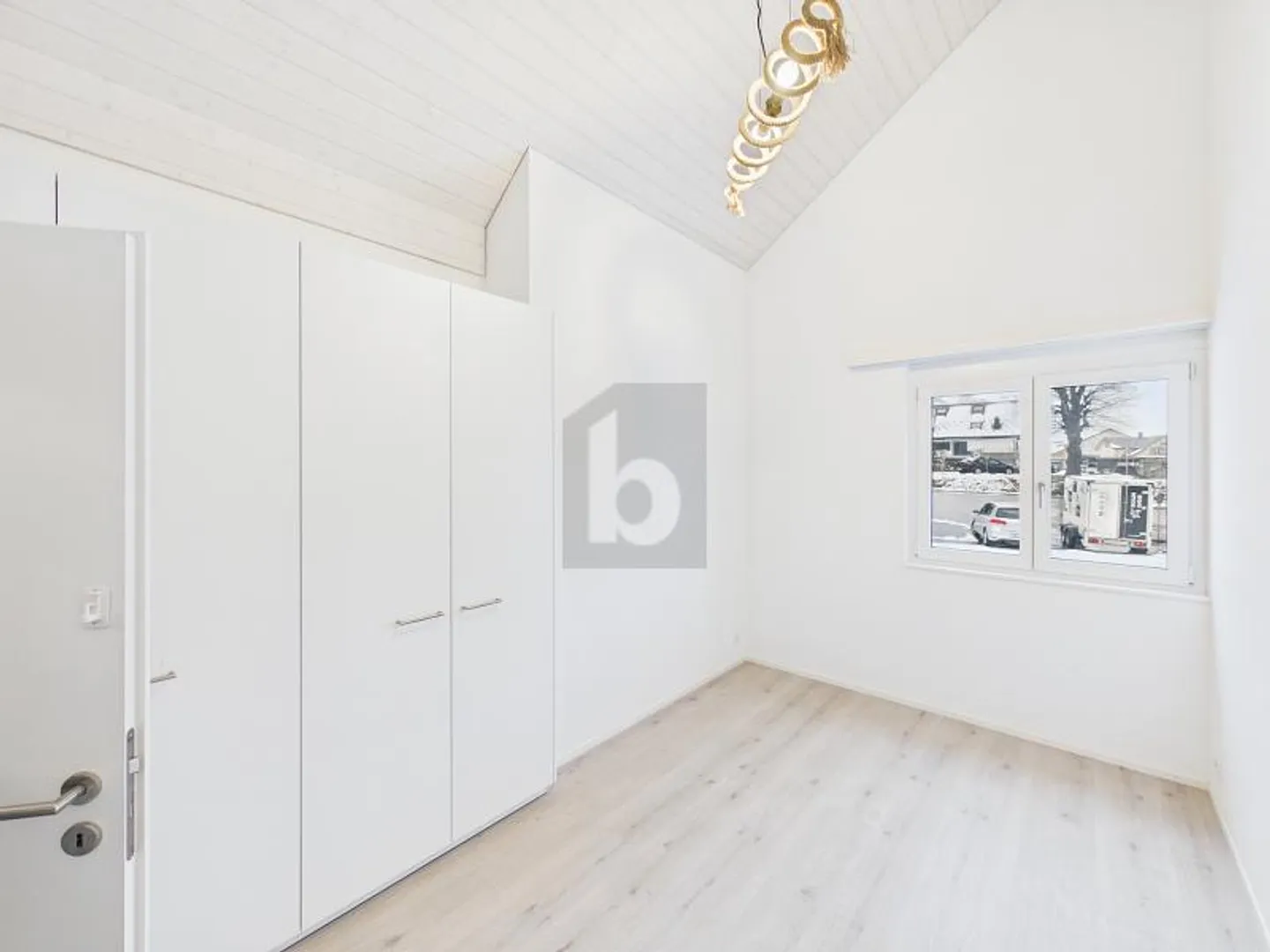 LIGHT-FILLED, MODERN, PET-FRIENDLY - Photo 5 of 6