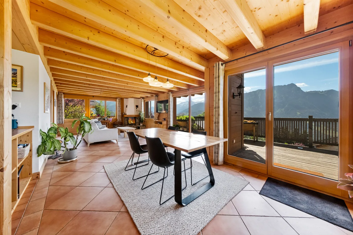 Chalet Charmant avec Vue sur les Montagnes - Photo 1 sur 12