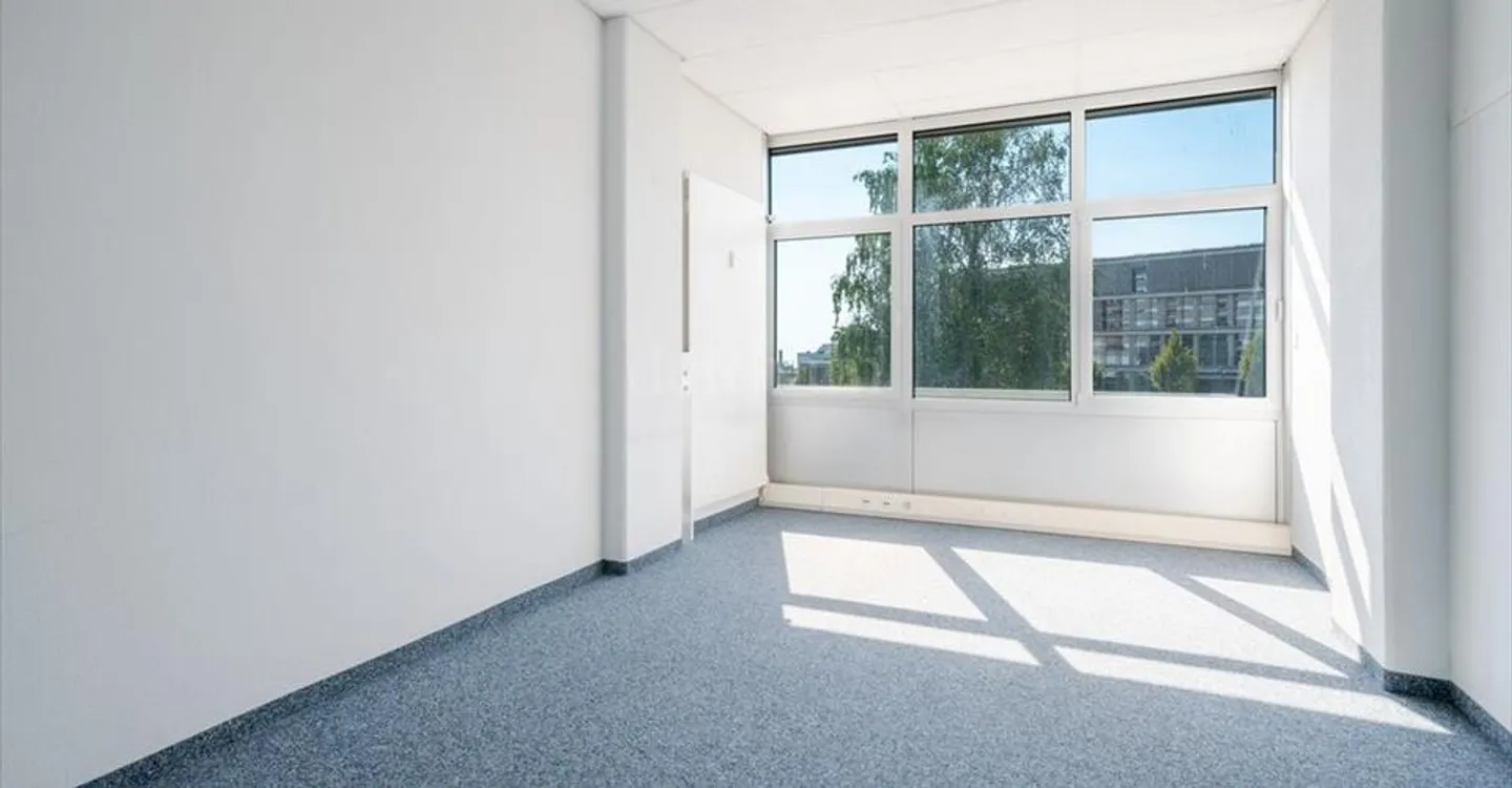 Bureau à louer - Photo 3 sur 20