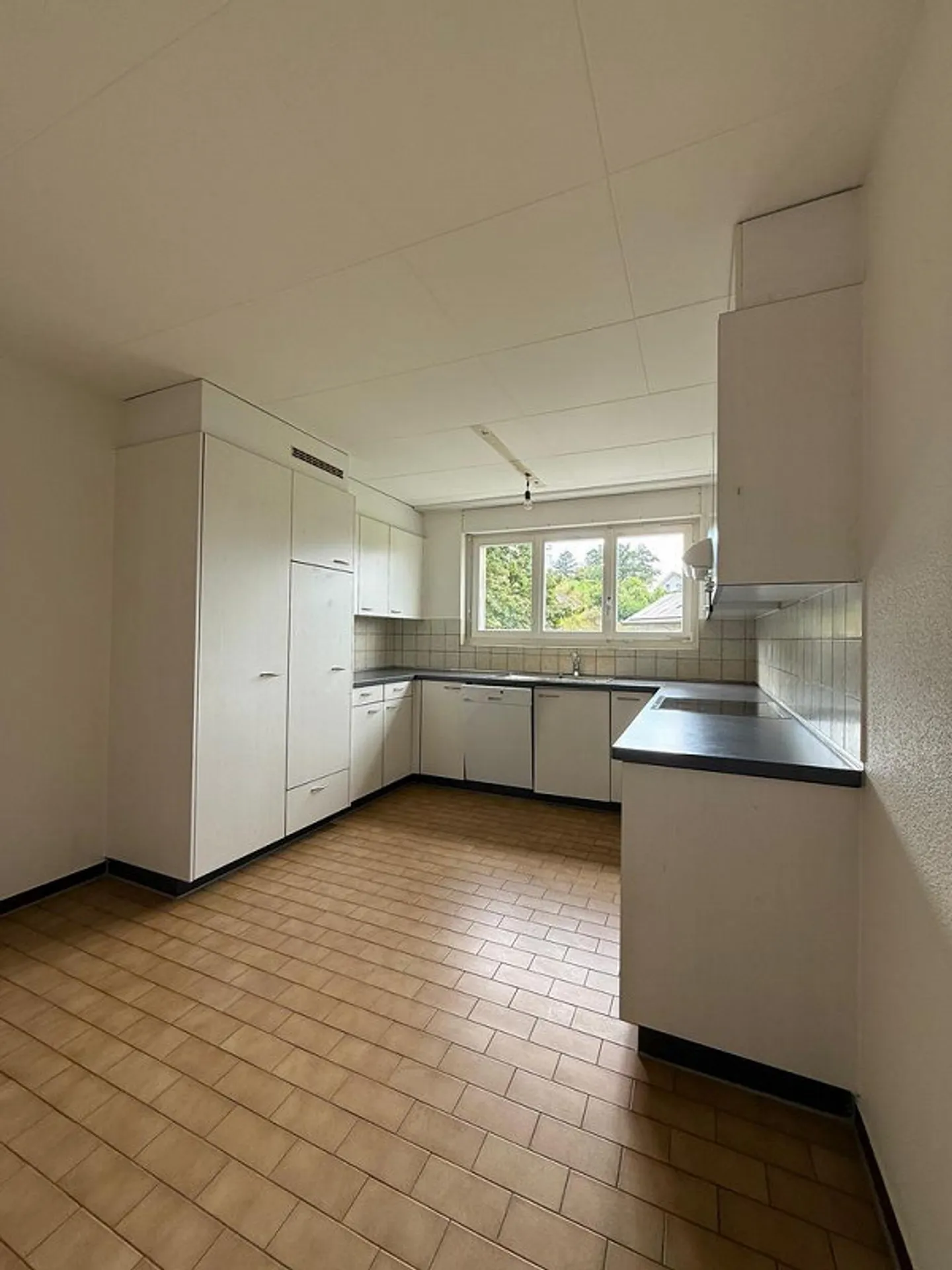 Grosszügige 3.5-Zimmerdachwohnung mit Balkon - Foto 1 von 12