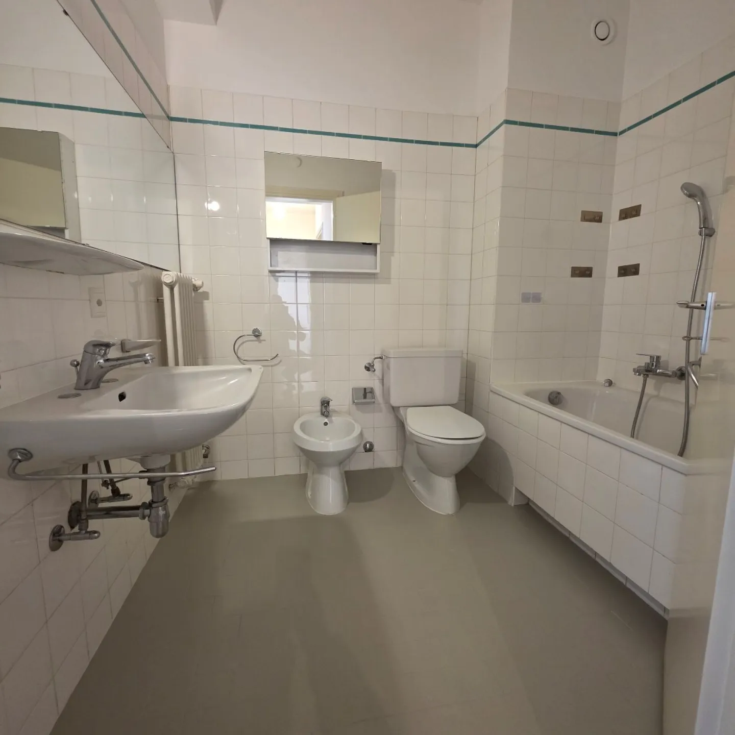 For rent in Via Trevano 7 6900 Lugano - bright 4.5 rooms - Photo 9 of 10