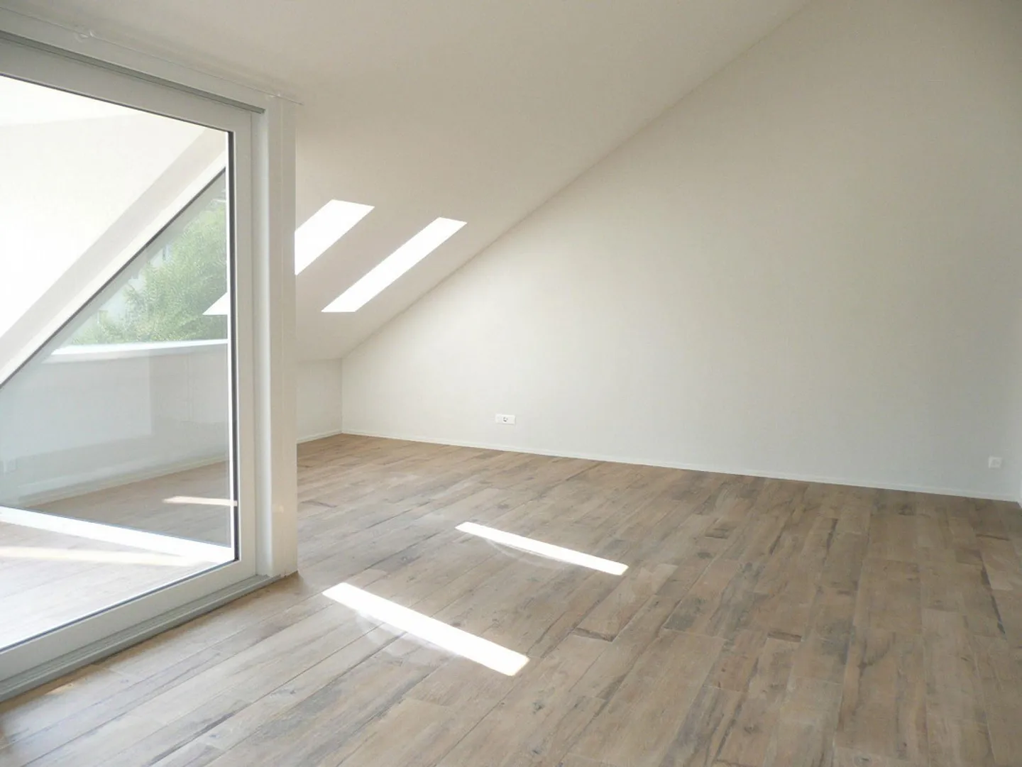 Extraordinary 3.5 Room Penthouse Apartment with High-Standard Finish - Photo 3 of 5