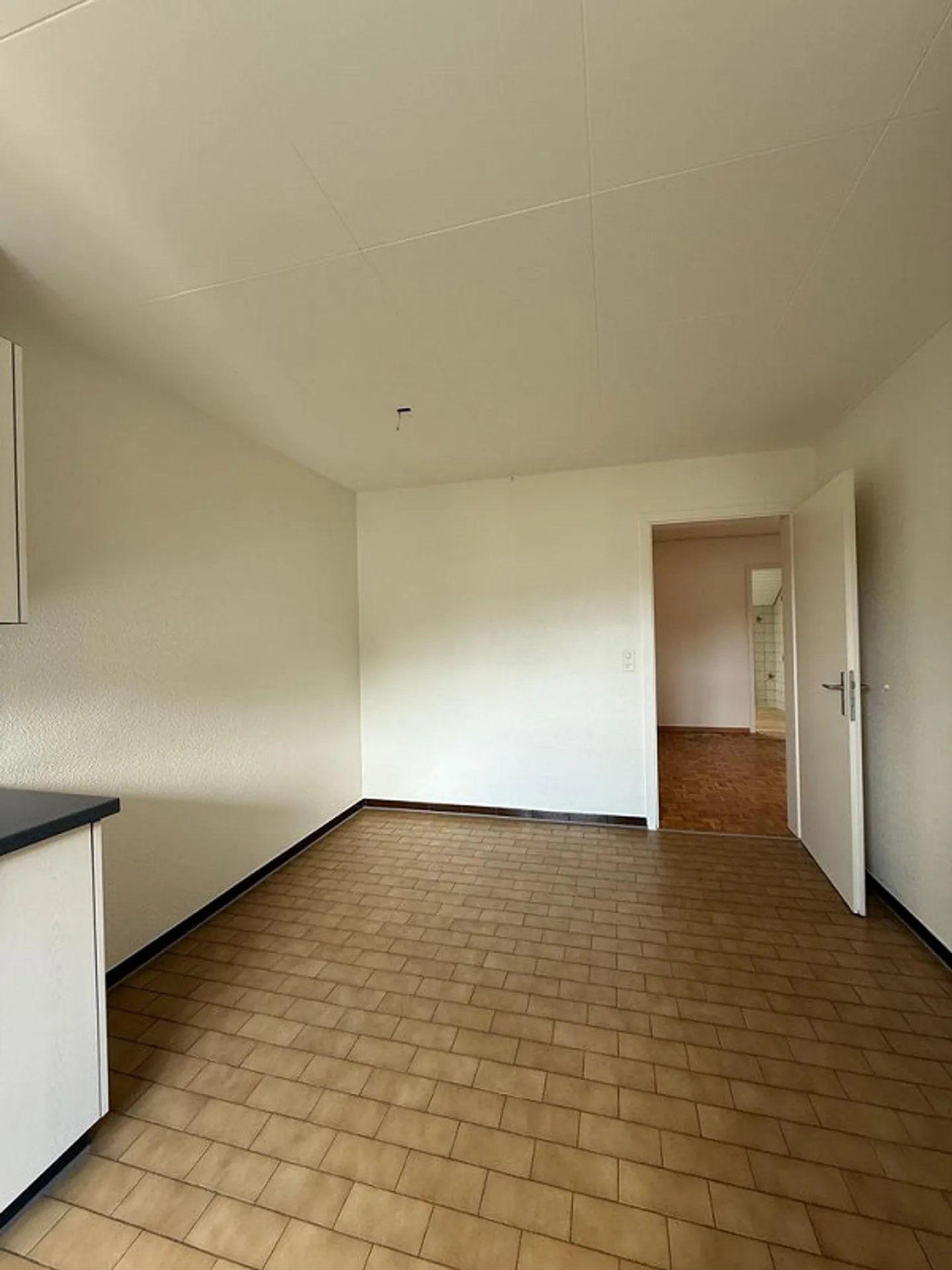 Grosszügige 3.5-Zimmerdachwohnung mit Balkon - Foto 3 von 12