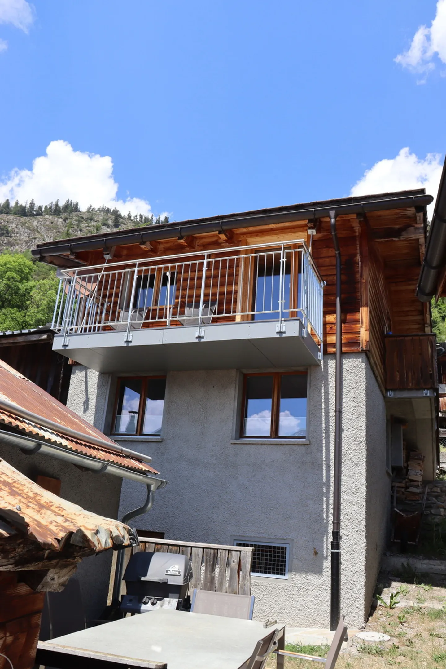 Sunny holiday home with mountain panorama - Charm & modern coziness - Photo 1 of 17