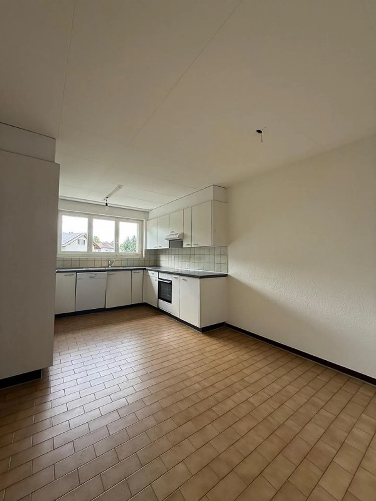 Grosszügige 3.5-Zimmerdachwohnung mit Balkon - Foto 2 von 12