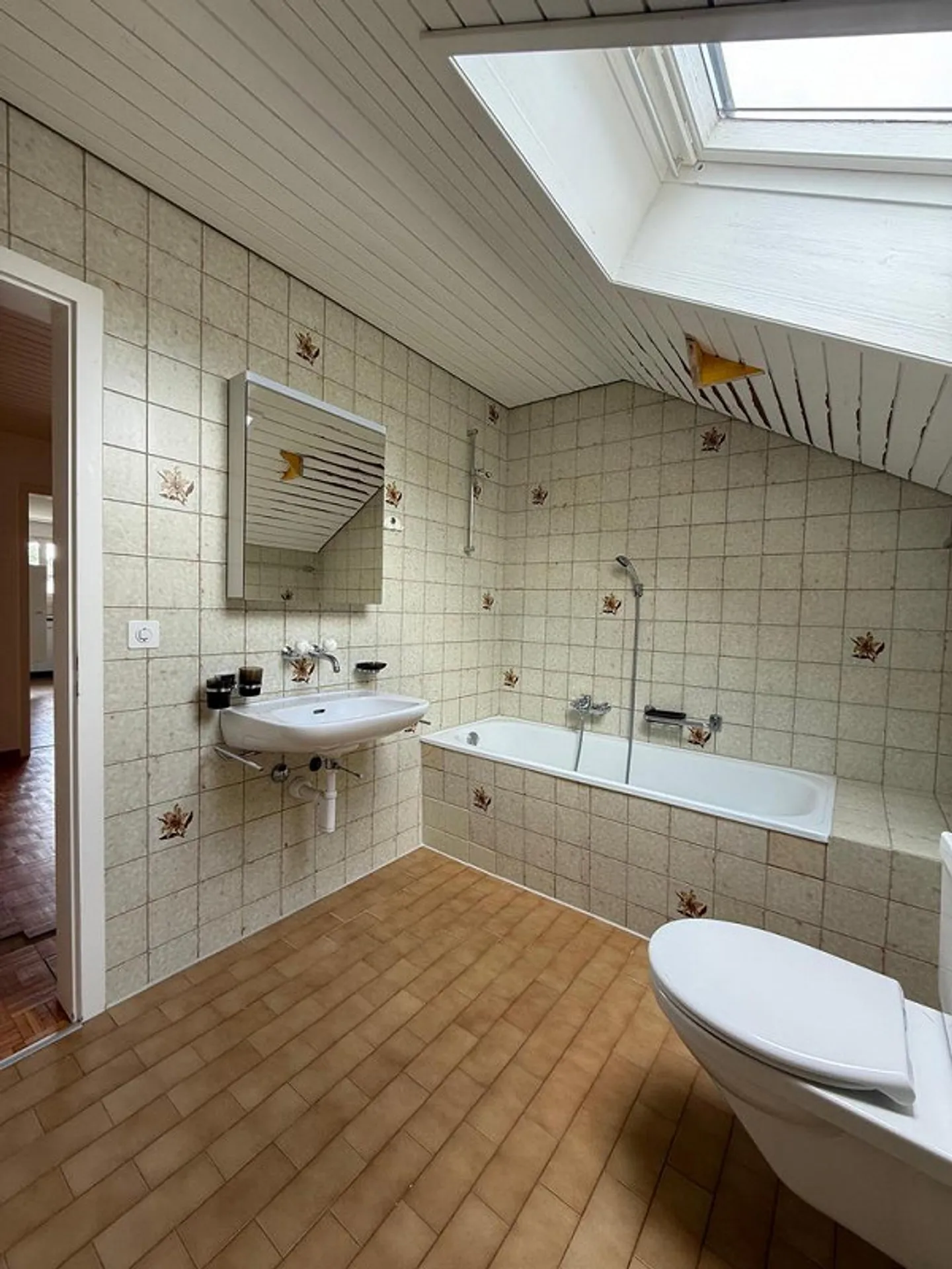Grosszügige 3.5-Zimmerdachwohnung mit Balkon - Foto 8 von 12