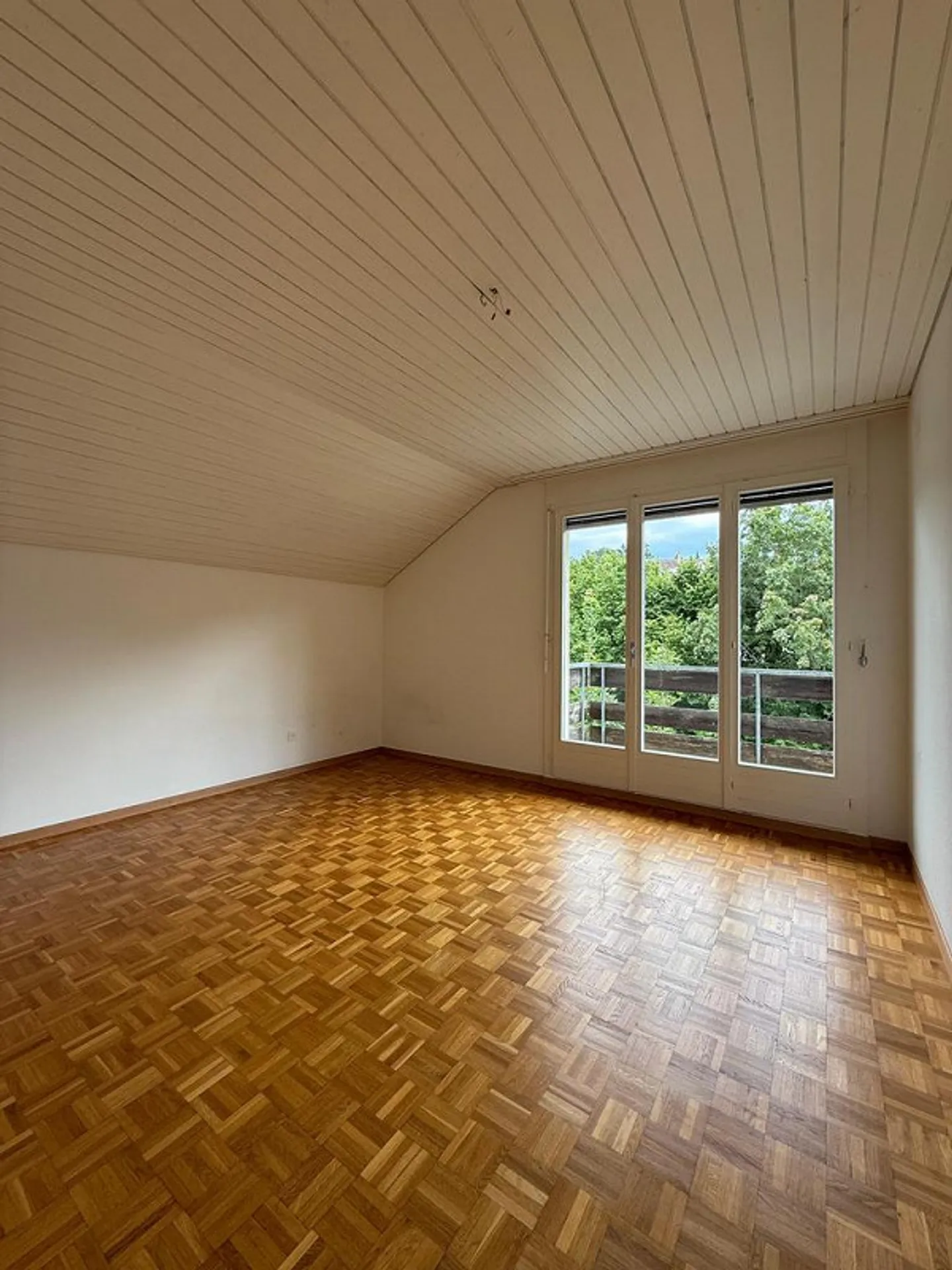 Grosszügige 3.5-Zimmerdachwohnung mit Balkon - Foto 9 von 12