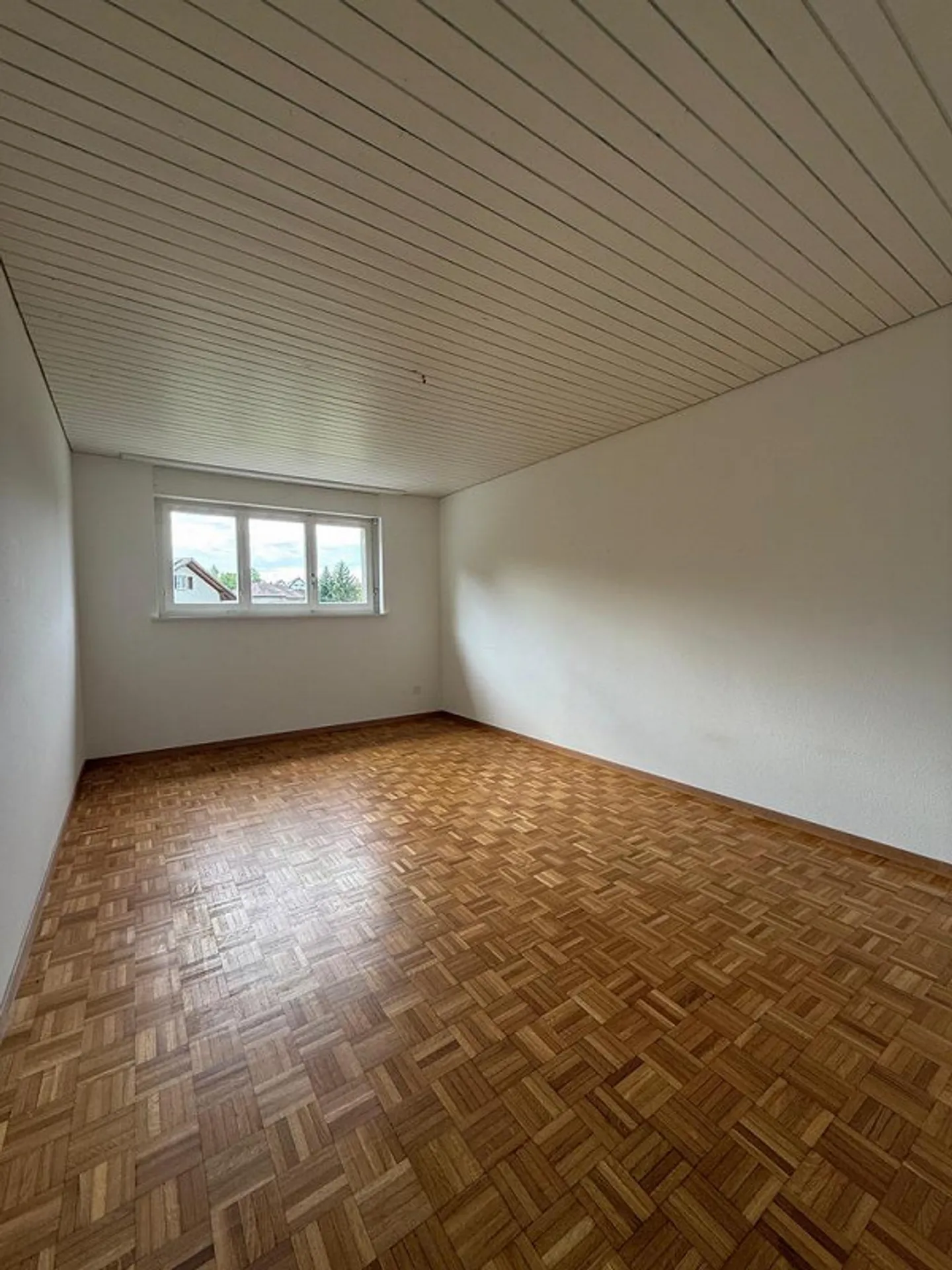 Grosszügige 3.5-Zimmerdachwohnung mit Balkon - Foto 10 von 12