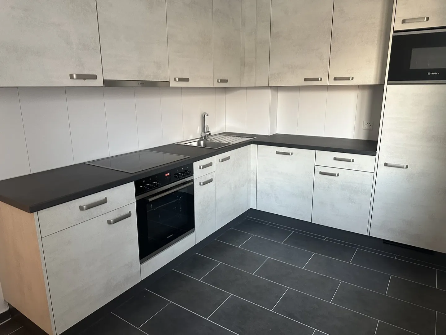 Appartamento ristrutturato con balcone e vista nel centro di Malley in affitto - Foto 1 di 2